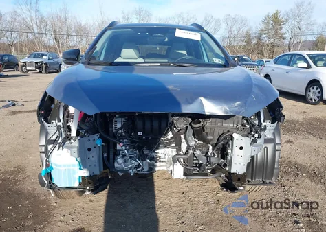 2025 Toyota Corolla Cross Le z USA, uszkodzony, nr VIN 7MUBAABG5SV136121